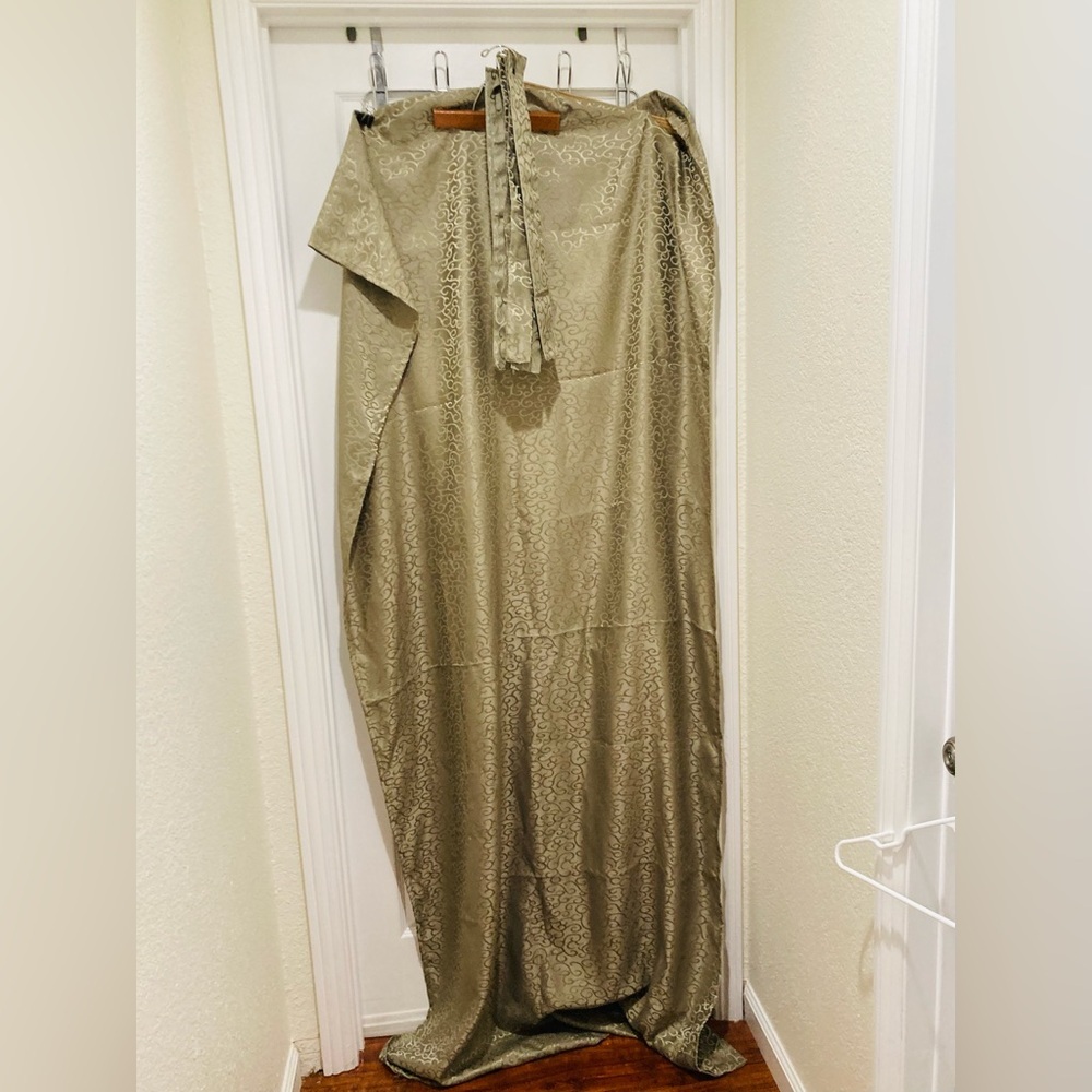 5 for $10: 3” x 9” Green Curtain + Rod Guide on Top and Bottom + Buttonholes
